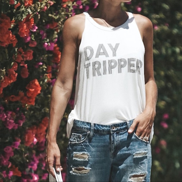 🆕 Boho Sleeveless Exposed Shoulder Day Tripper Graphic Tank Top ✌🏽🌇🚙 - Picture 3 of 7